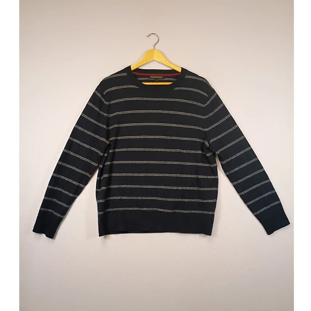 Classic Preppy Banana Republic Mens Large Navy Blue Striped Merino Wool Sweater